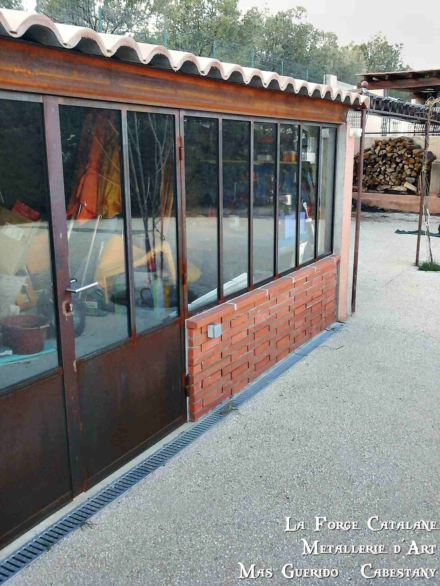 verriere type ancien atelier facade cabanon jardin exterieur forge catalane 2.jpg